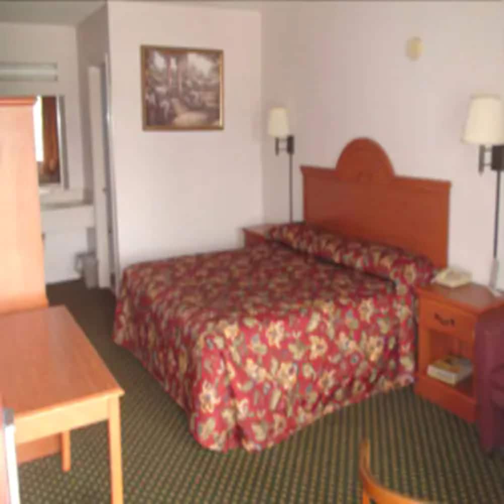 Westmont Inn Lakeland - photo 13