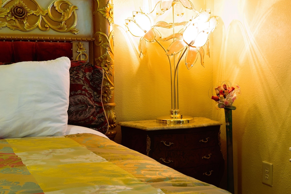 Oaak Tree Hotel - photo 32