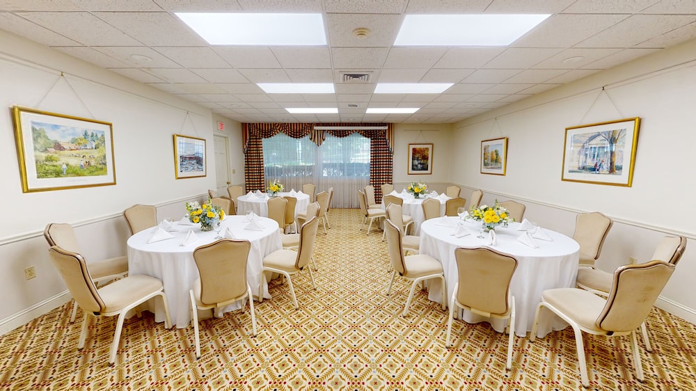 The Farmington Inn & Suites - photo 42