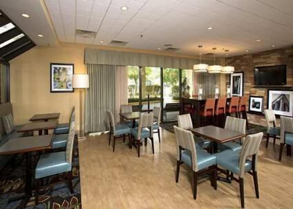 Hampton Inn Fairfax City - photo 37