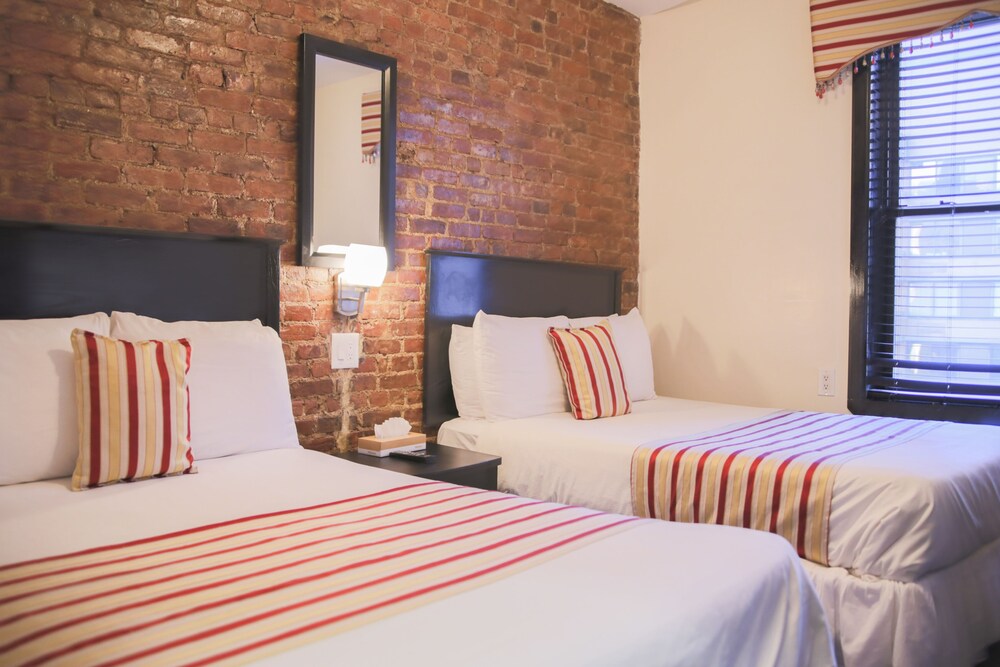 Royal Park Hotel and Hostel - photo 37