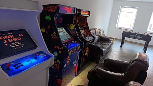 Riverside Stay at Stary Rynek billiards foosball and arcade games — hotel in Goniadz