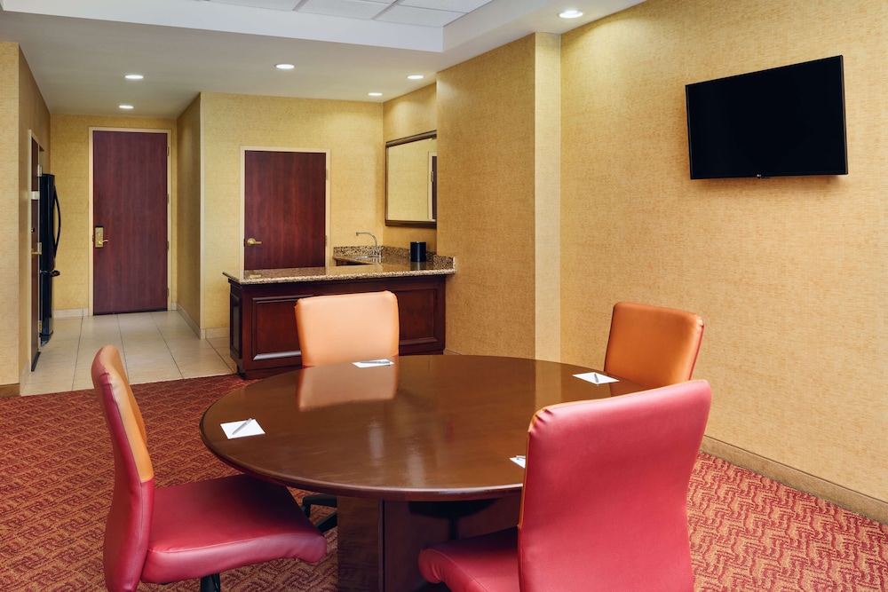 Embassy Suites by Hilton Charlotte Concord Golf Resort & Spa - photo 31