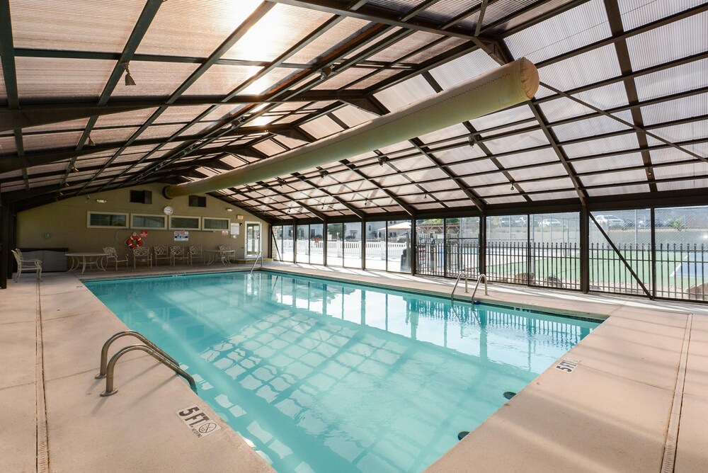 Sweet Clover Indoor Pool HOT TUB Area Resort Style Center of Branson Branson - photo 4