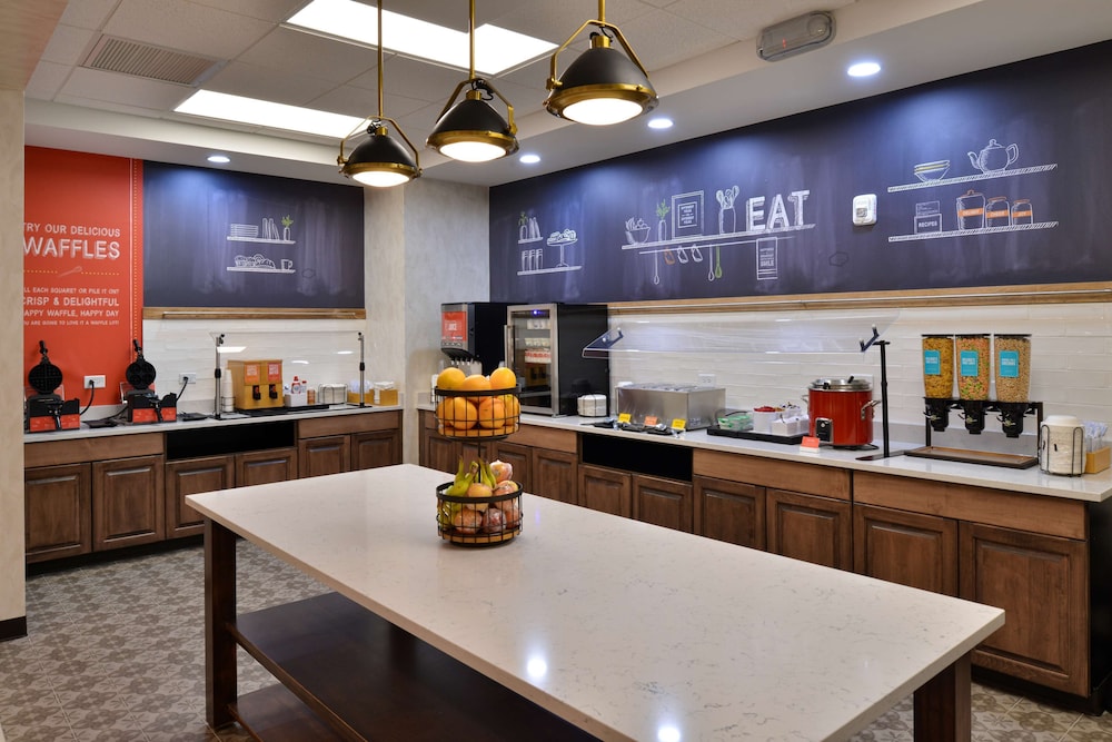 Hampton Inn & Suites Greensboro Downtown - photo 31