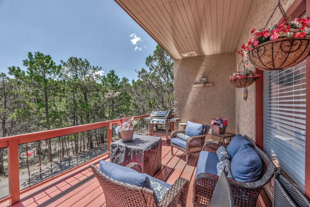 Cozy Up Haus by Ruidoso Vacation Rentals — 4-Star Luxury Hotel in Alto, United States