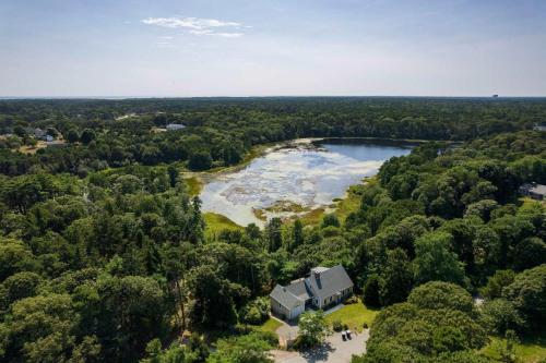 Pond Front Home w Game Room Dog Friendly — 4-Star Luxury Hotel in Chatham, United States