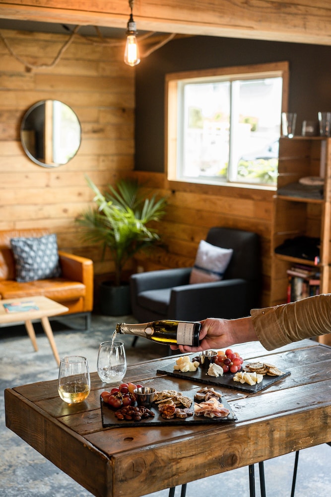 Ashore Hotel - photo 2