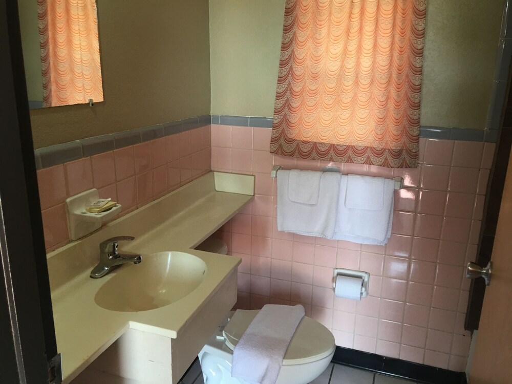 Best Value Inn Motel Sandusky - photo 55