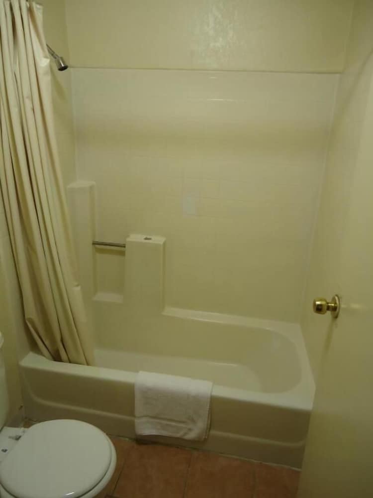 Economy Inn Victorville - photo 13