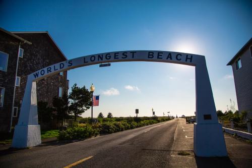 Long Beach Camping Resort Yurt 9 - photo 9