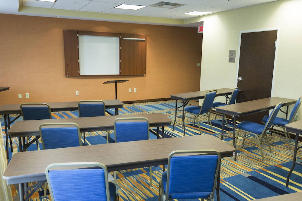 Fairfield Inn & Suites by Marriott Slippery Rock - photo 27