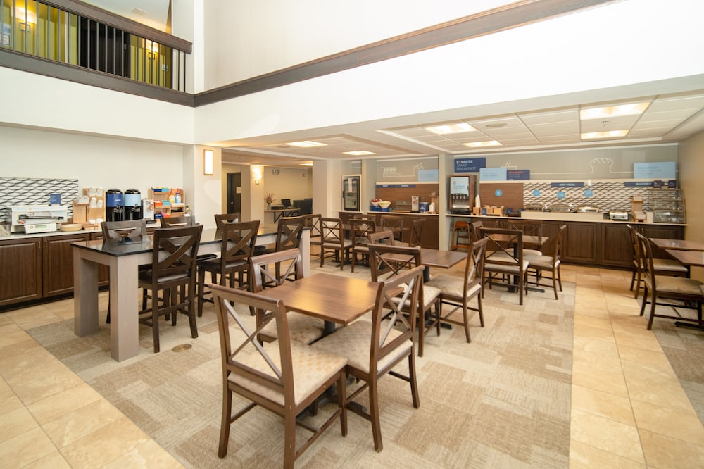 Holiday Inn Express Houghton Keweenaw by IHG - photo 66