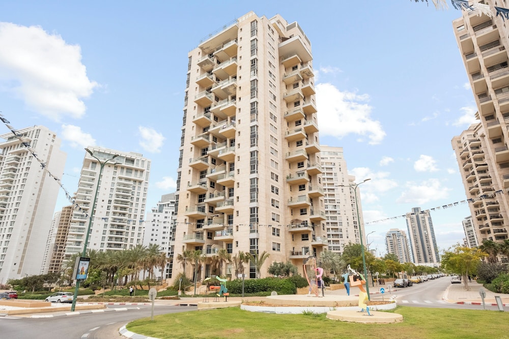 Poleg Beach Seaview Stay by Sea N' Rent — 4-Star Luxury Hotel in Netanya, Israel