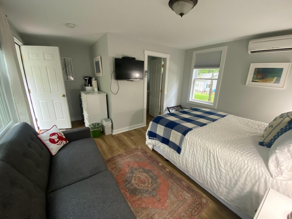 Hanscom's Motel and Cottages - photo 26