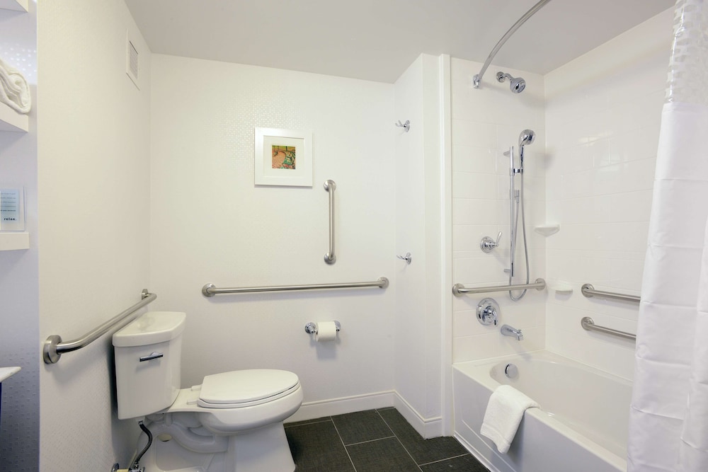 Hampton Inn & Suites Cincinnati Kenwood - photo 22