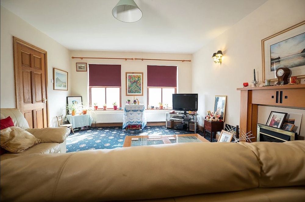Hill House Bed and breakfast — 4-Star Luxury Hotel in Port Erin, United Kingdom