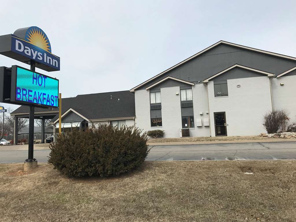 Days Inn by Wyndham Carthage - photo 2