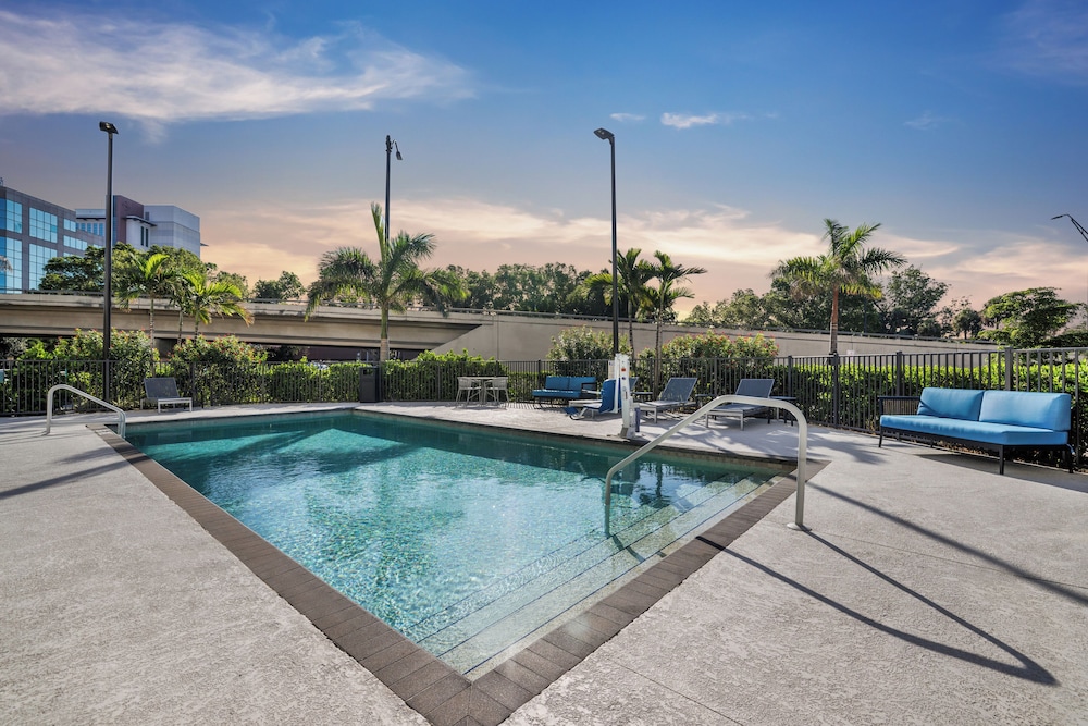 Hampton Inn Fort Myers Downtown - photo 21