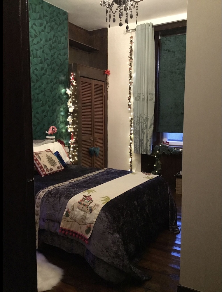 Victorian Flat in the Centre of Port Glasgow Close to all Amenities .. — 4-Star Luxury Hotel in Port Glasgow, United Kingdom