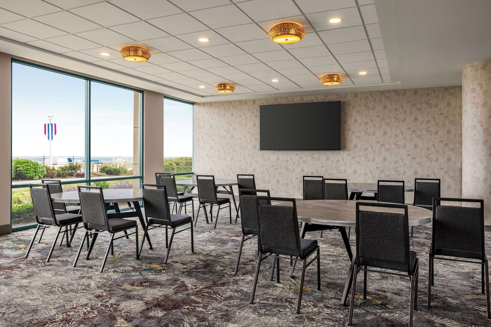 Hampton Inn Virginia Beach Oceanfront South - photo 81