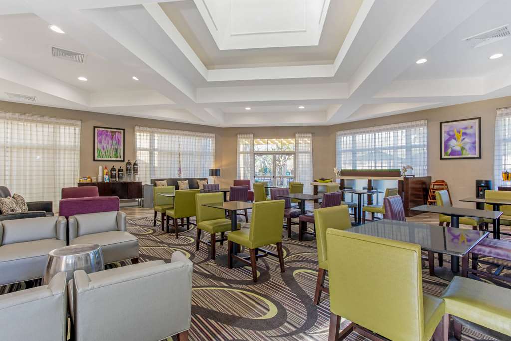 La Quinta Inn & Suites by Wyndham Orlando Airport - photo 74