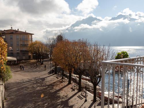 Mamma Ciccia Holiday Home Italian Balcony — 4-Star Luxury Hotel in Mandello Del Lario, Italy