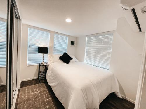 Beautiful Downtown Cottage Onyx