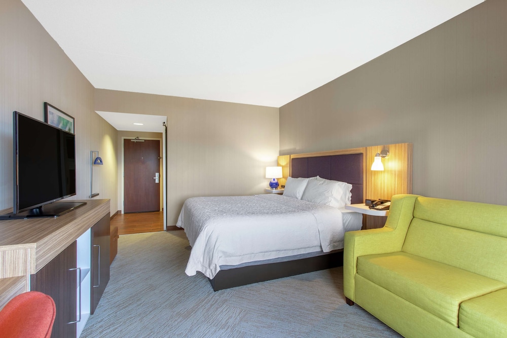 Hampton Inn & Suites Albany Airport - photo 10