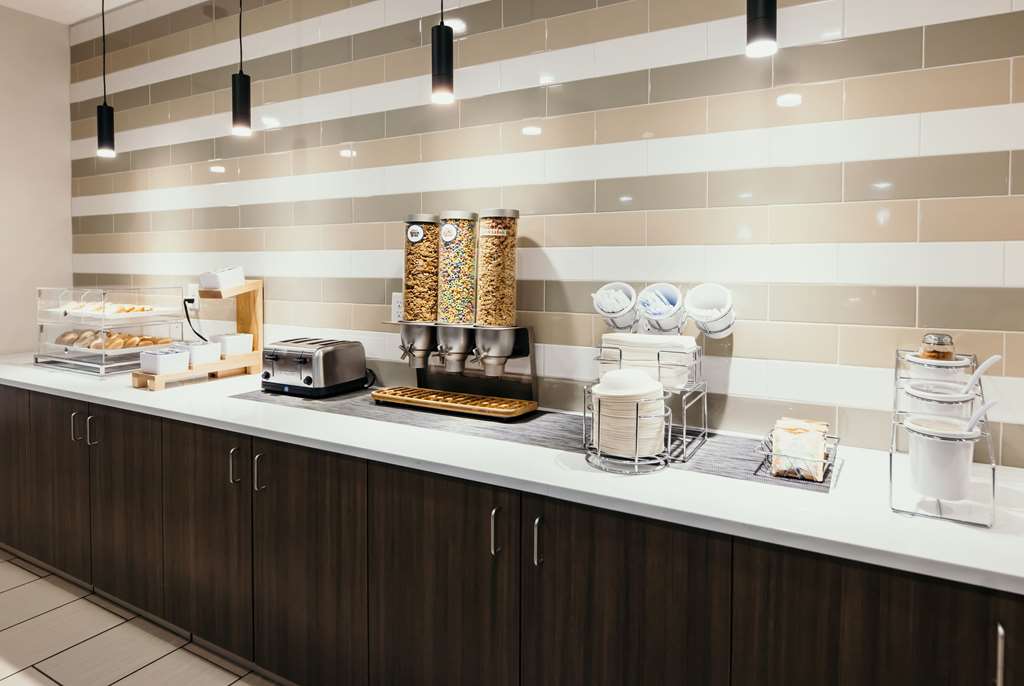 La Quinta Inn & Suites by Wyndham Ankeny IA Des Moines IA - photo 33