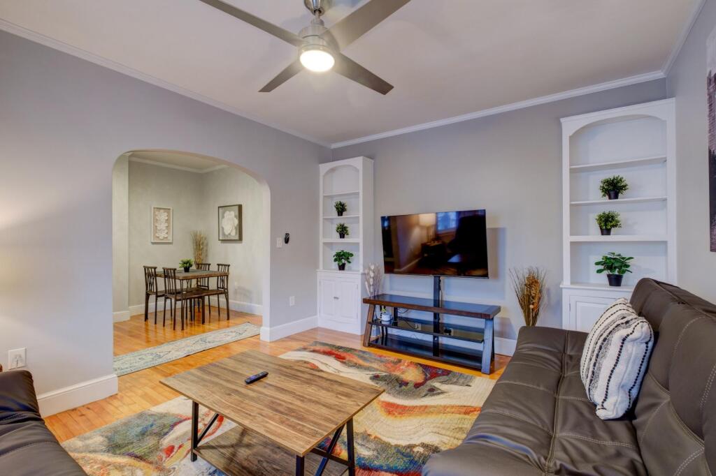 Spacious 2bd 1ba Free Parking 3d Tour in Boston, United States
