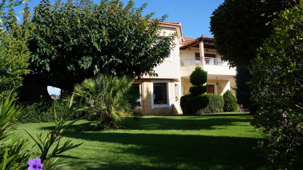 Christina's Twin Palm Trees House — 4-Star Luxury Hotel in Volos, Greece