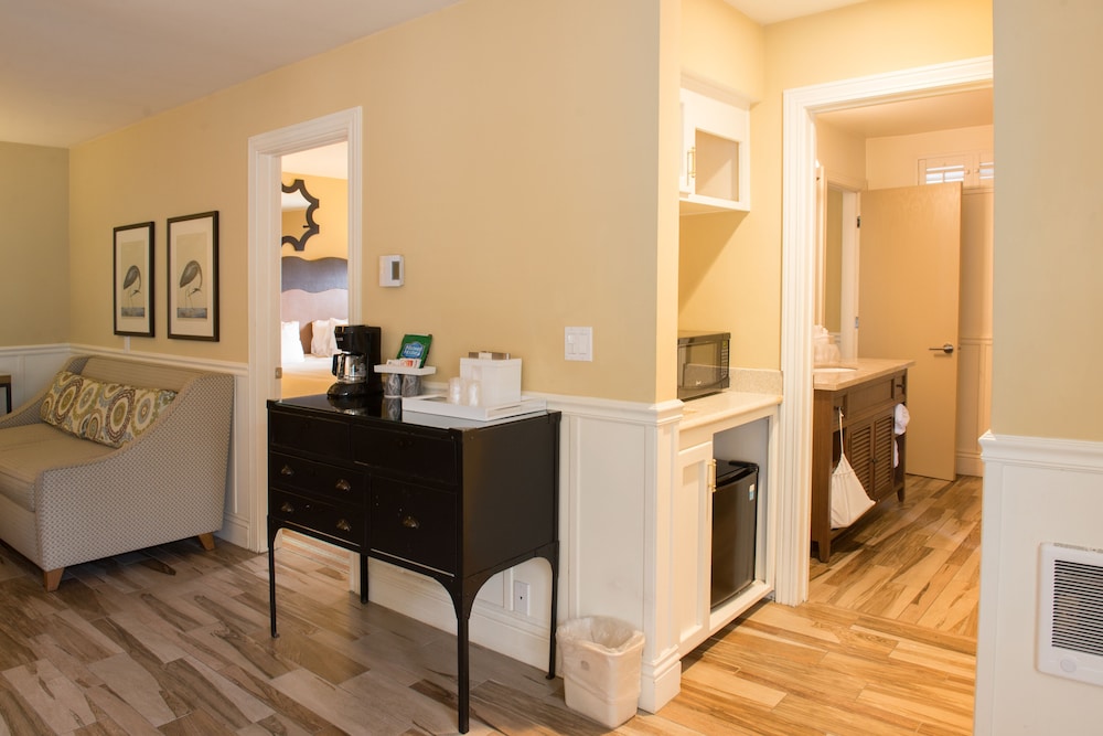 Lighthouse Lodge And Cottages - photo 18