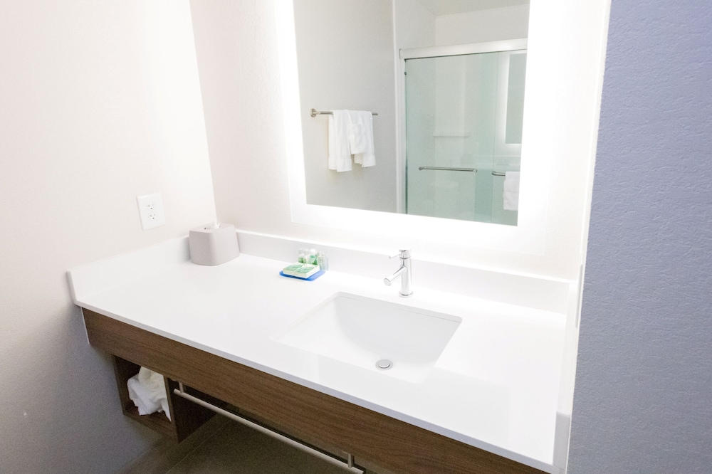 Holiday Inn Express Suites Lexington NwVineyard - photo 23