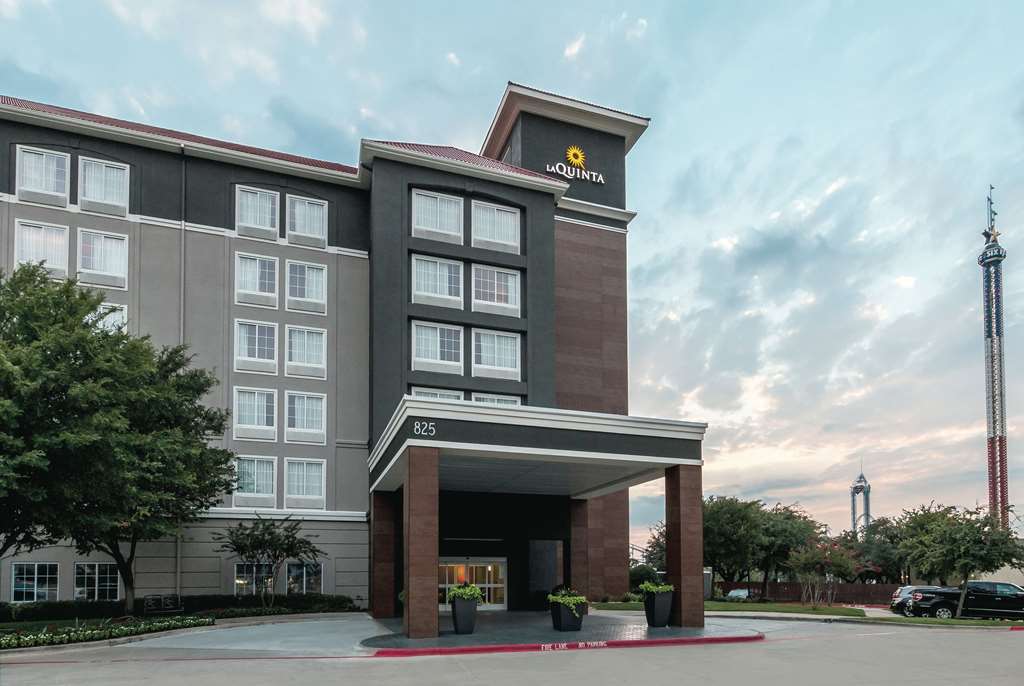 La Quinta Inn & Suites by Wyndham Arlington North 6 Flags Dr - featured photo