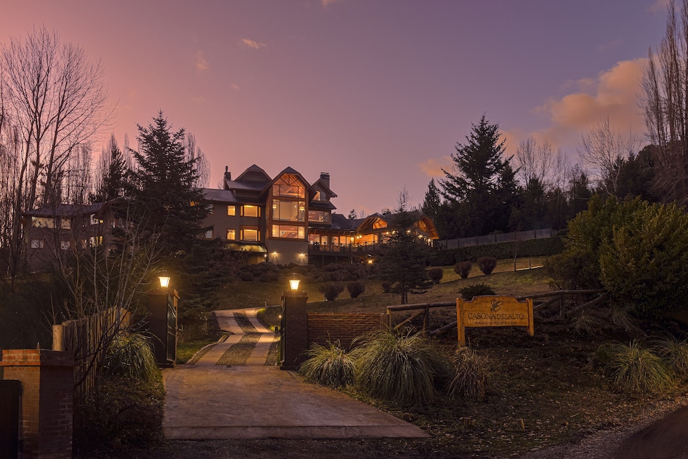 Casona Del Alto — 4-Star Luxury Hotel in San Martin De Los Andes, Argentina