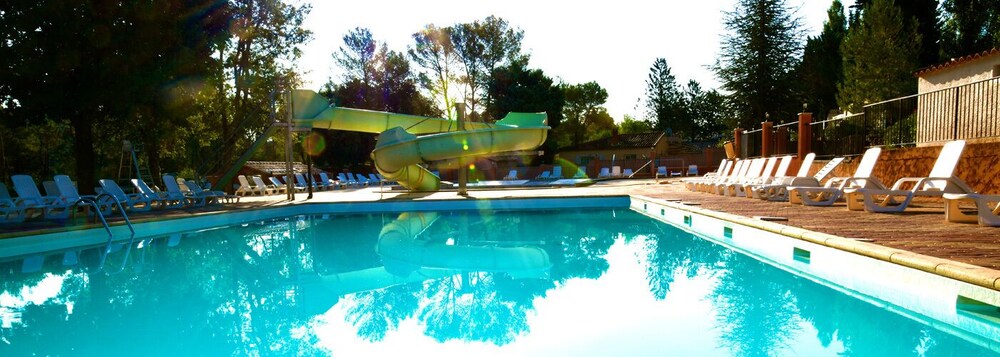Camping Les Cadenières — 4-Star Luxury Hotel in Villecroze, France