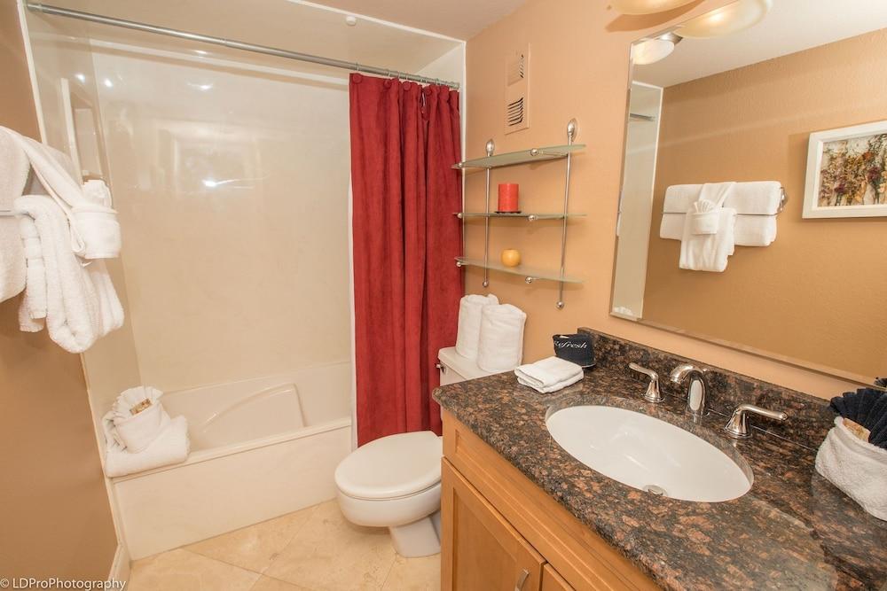 Shoreline Towers 1052 2 Bedroom Condo by RedAwning - photo 23