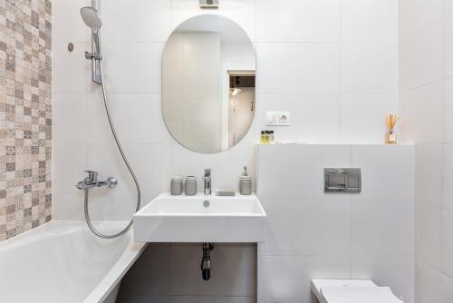Art inspired Modern Flat near VAKE PARK with WIFI