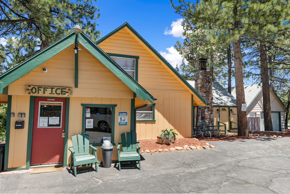 Big Bear Lakefront Lodge - photo 3