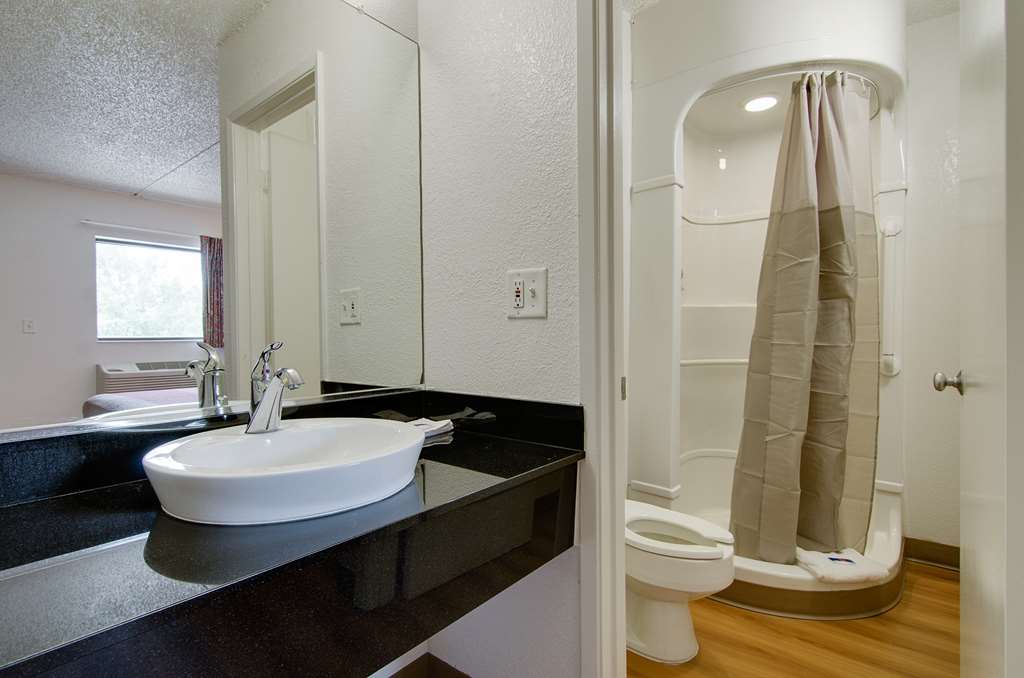 Motel 6 Salina KS - photo 27