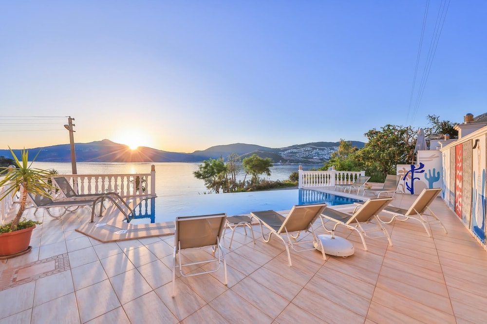 Kuluhana Hotel — Kas — photo 2
