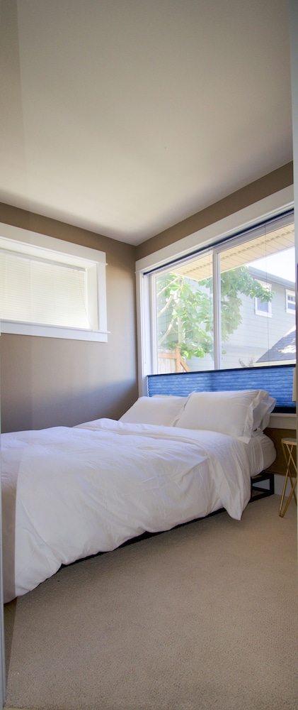 Comfort and Grace on Queen Anne Hill - photo 3