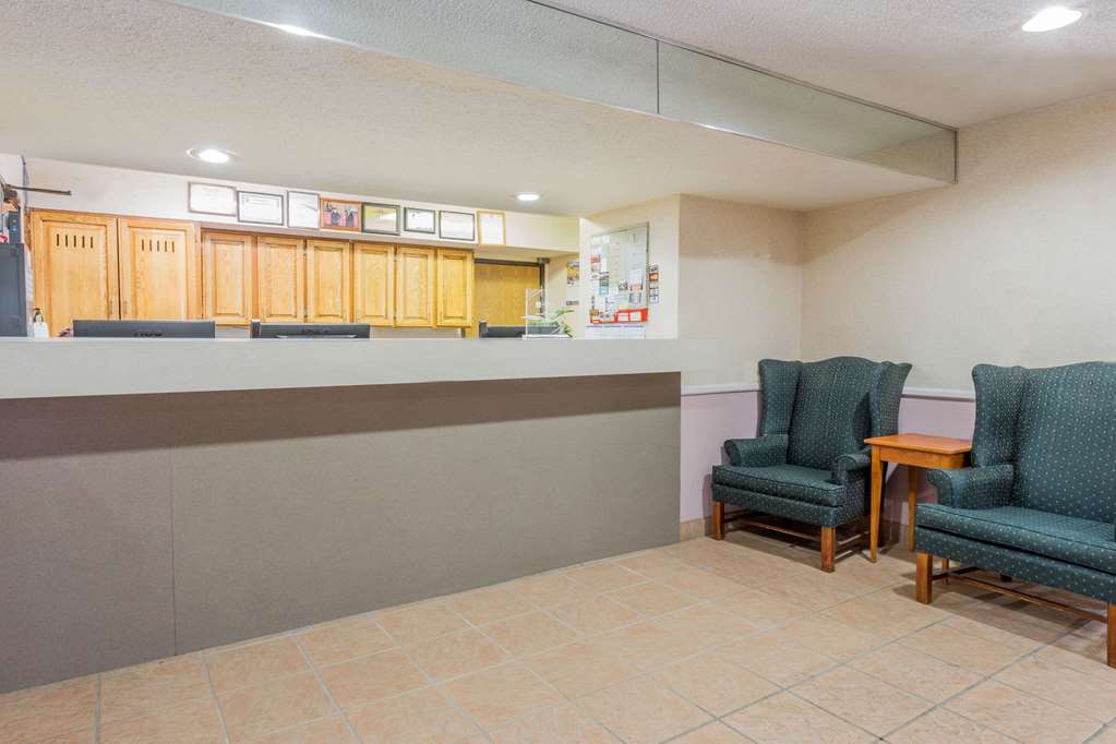 Super 8 by Wyndham St. Charles - photo 2