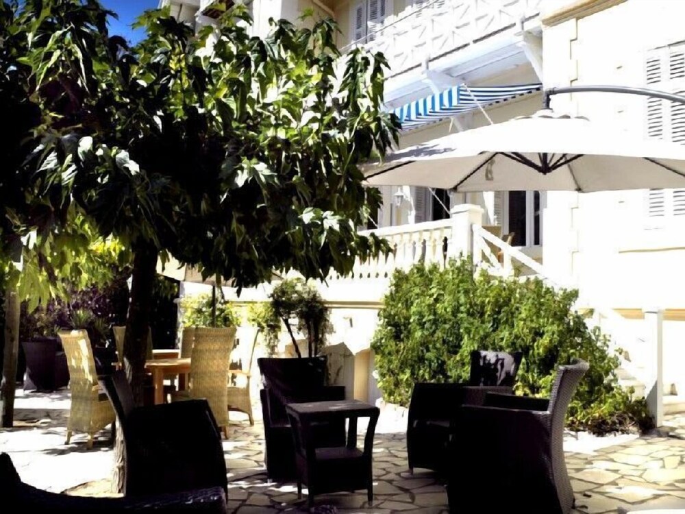 La Chêneraie — 4-Star Luxury Hotel in Saint-Raphael, France