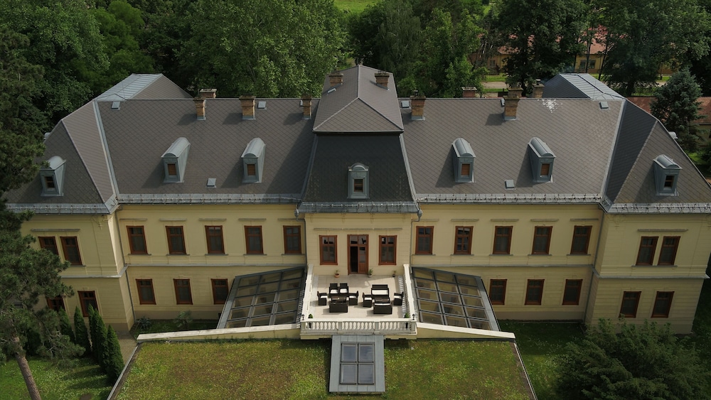 Főnix Wellness Resort — hotel in Balassagyarmat