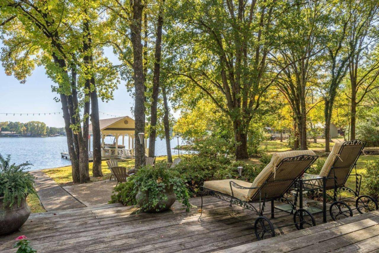 Moonlight Baydream in Hot Springs, United States