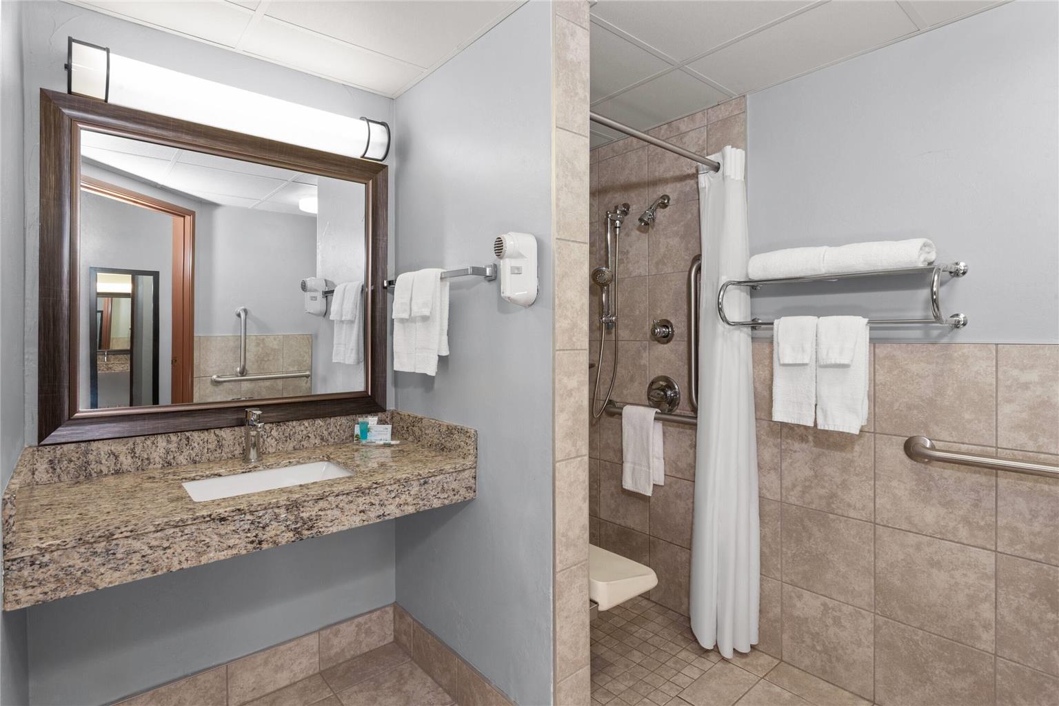 AmericInn by Wyndham Green Bay West - photo 15
