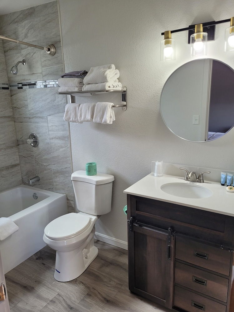 Silver Spur Motel - photo 9