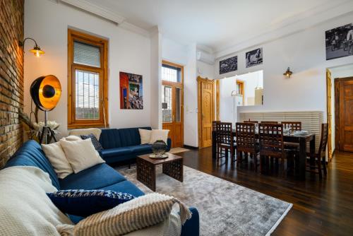 Rustic Downtown Apartment 106 m2 — 4-Star Luxury Hotel in Budapest, Hungary